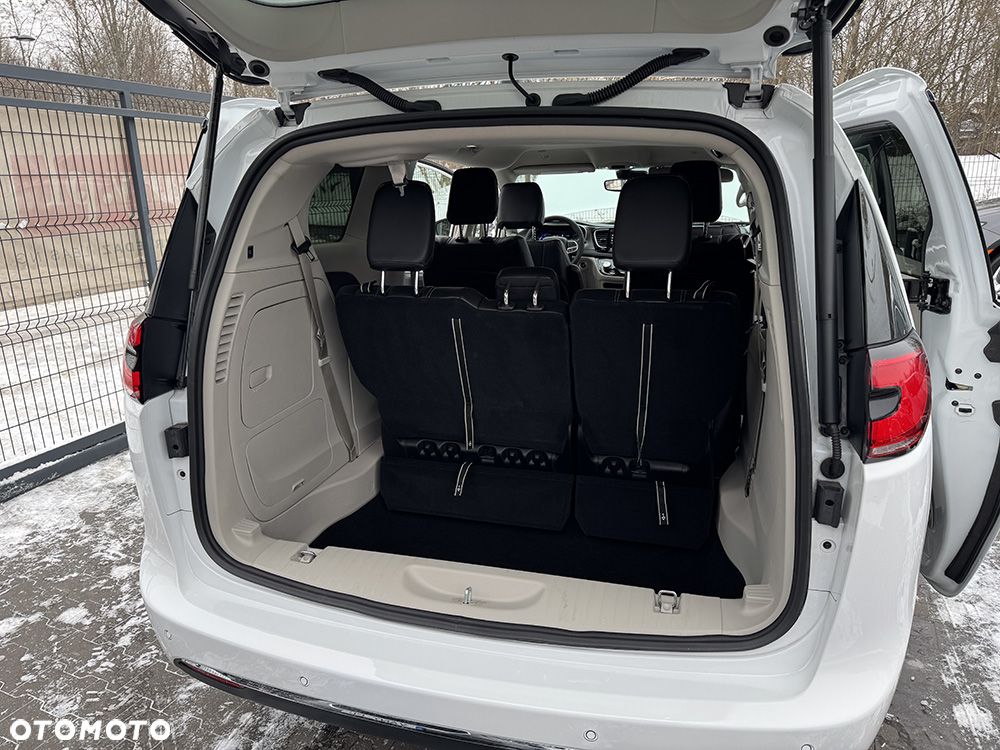 Chrysler Pacifica - 29