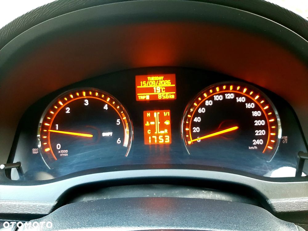 Toyota Avensis - 12