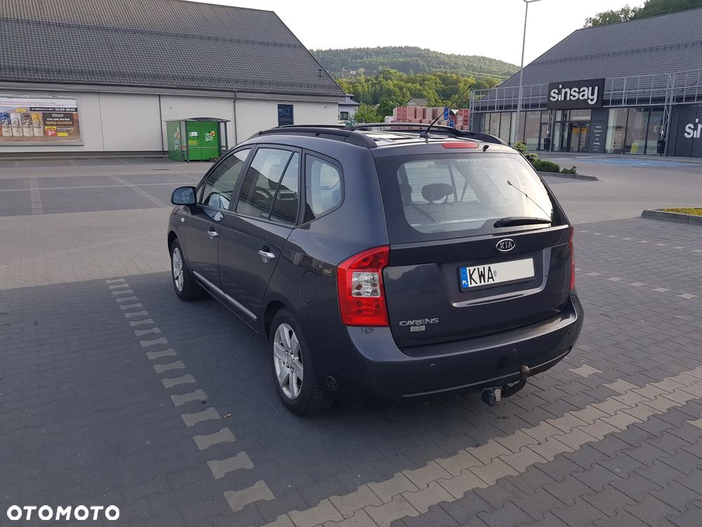 Kia Carens - 8