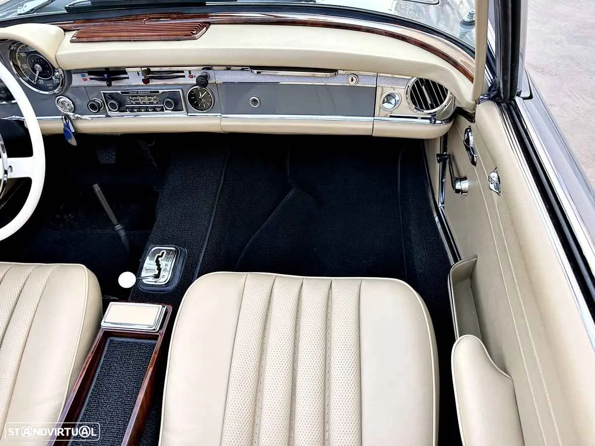Mercedes-Benz 230 - 16