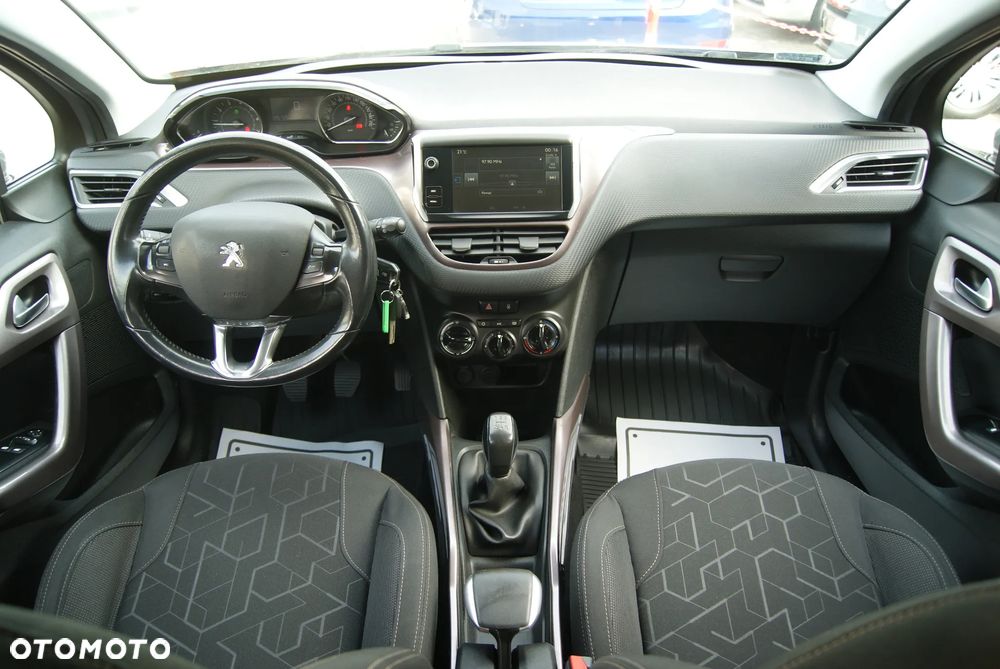 Peugeot 2008 1.2 Pure Tech Style - 13