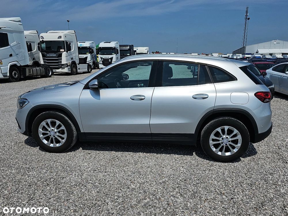Mercedes-Benz GLA 200 Style - 8