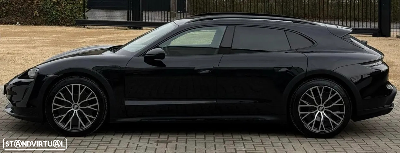 Porsche Taycan Cross Turismo 4 - 13