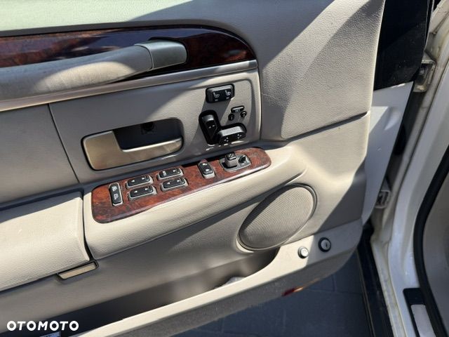 Ford Crown - 2