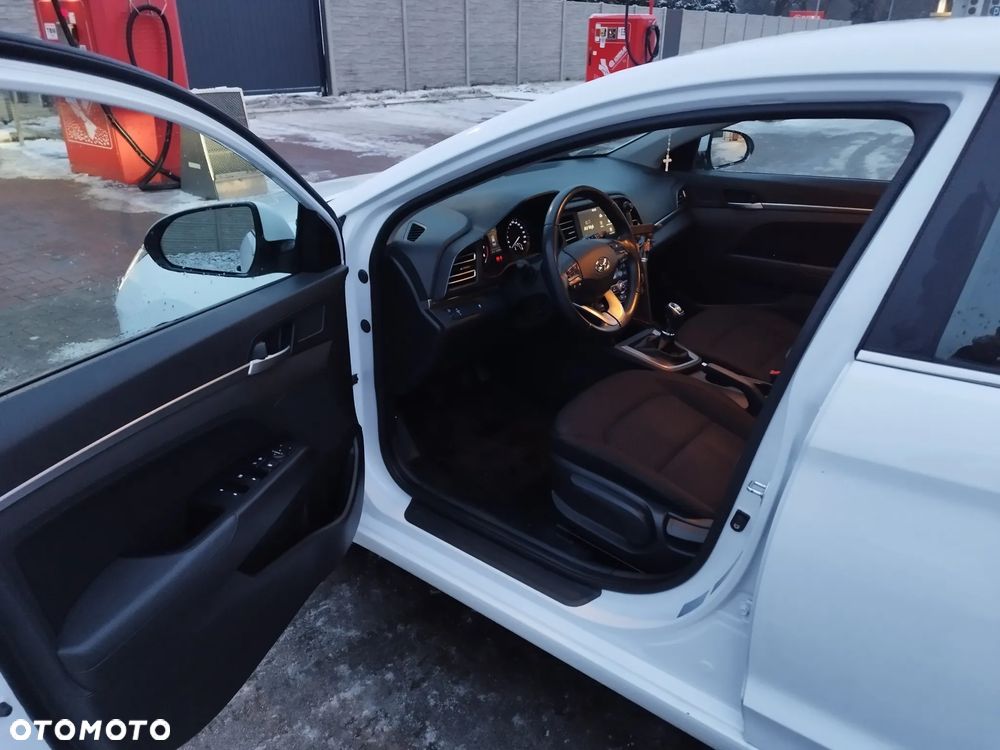 Hyundai Elantra 1.6 Comfort - 7