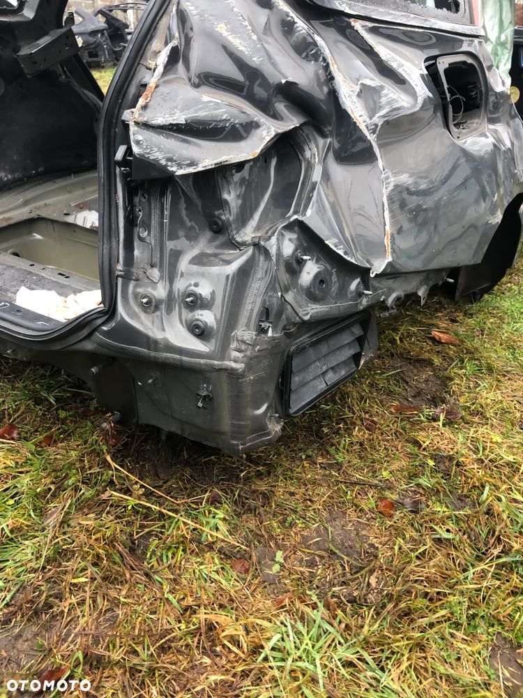 KAROSERIA Z DOKUMENTAMI BMW 3 G21 320d - 18