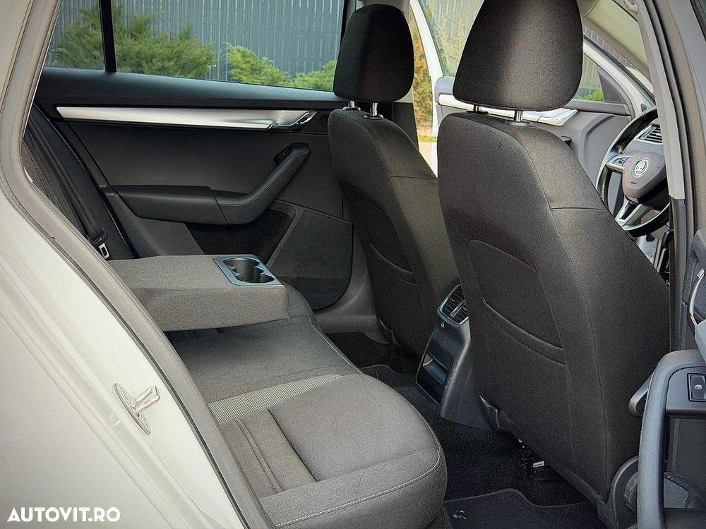 Skoda Octavia 1.6 TDI DSG Ambition - 23