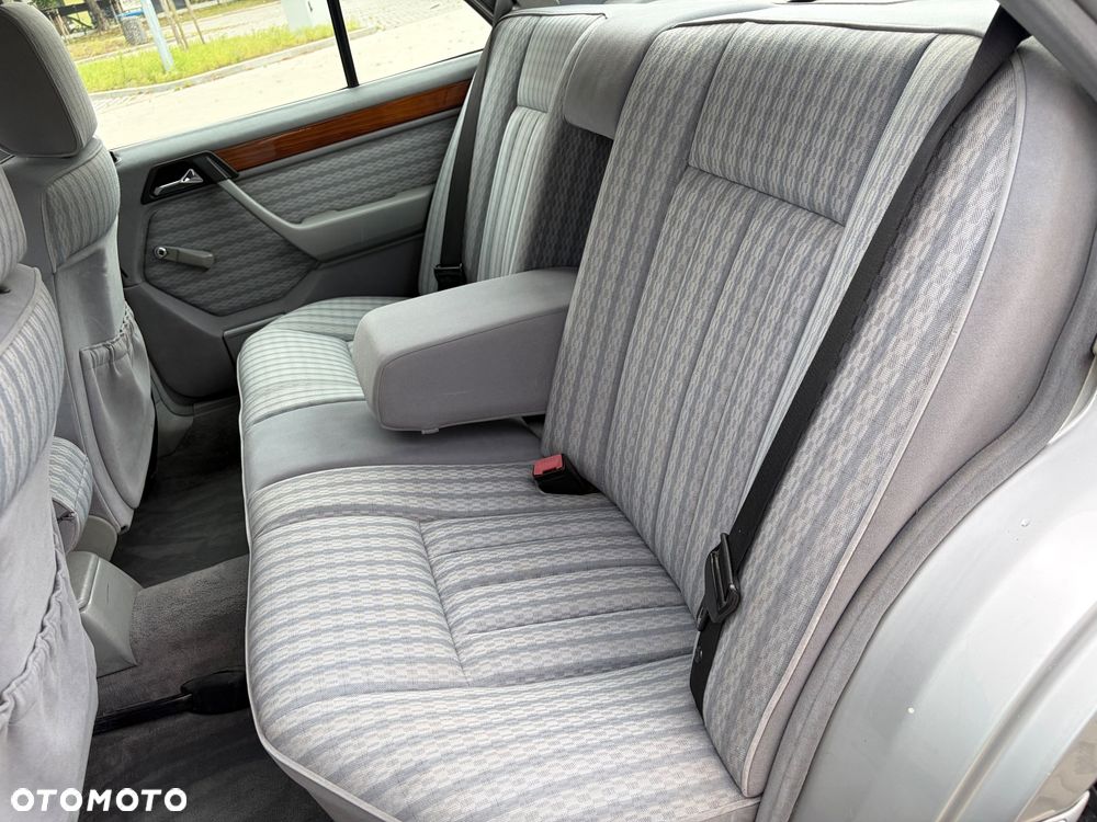Mercedes-Benz W124 (1984-1993) - 12