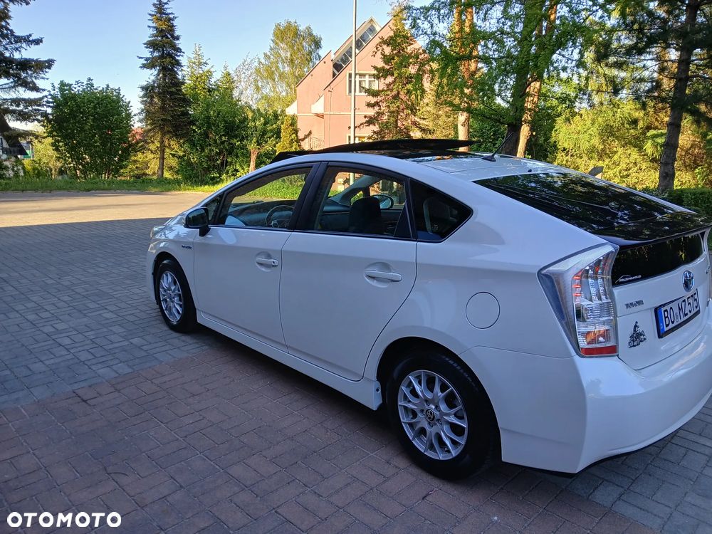 Toyota Prius (Hybrid) Executive - 8