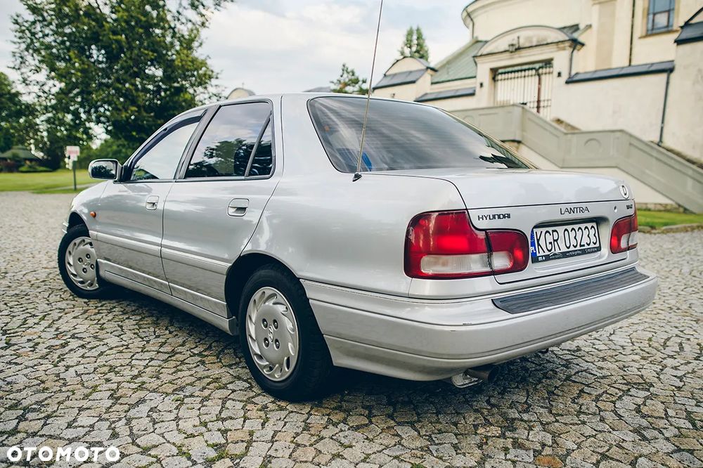 Hyundai Lantra - 12
