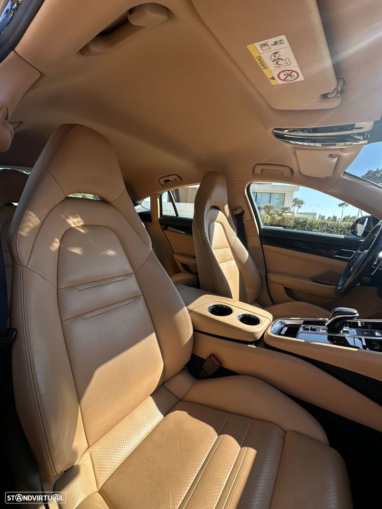 Porsche Panamera - 18