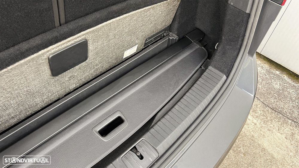 VW Touran 1.6 TDI Confortline DSG - 36