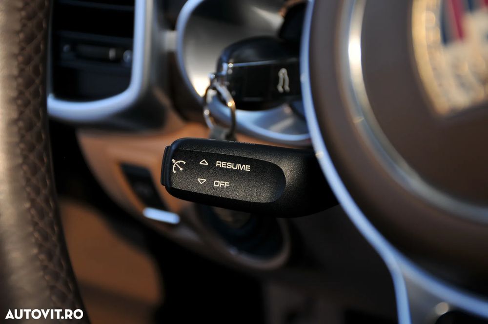 Porsche Cayenne - 26