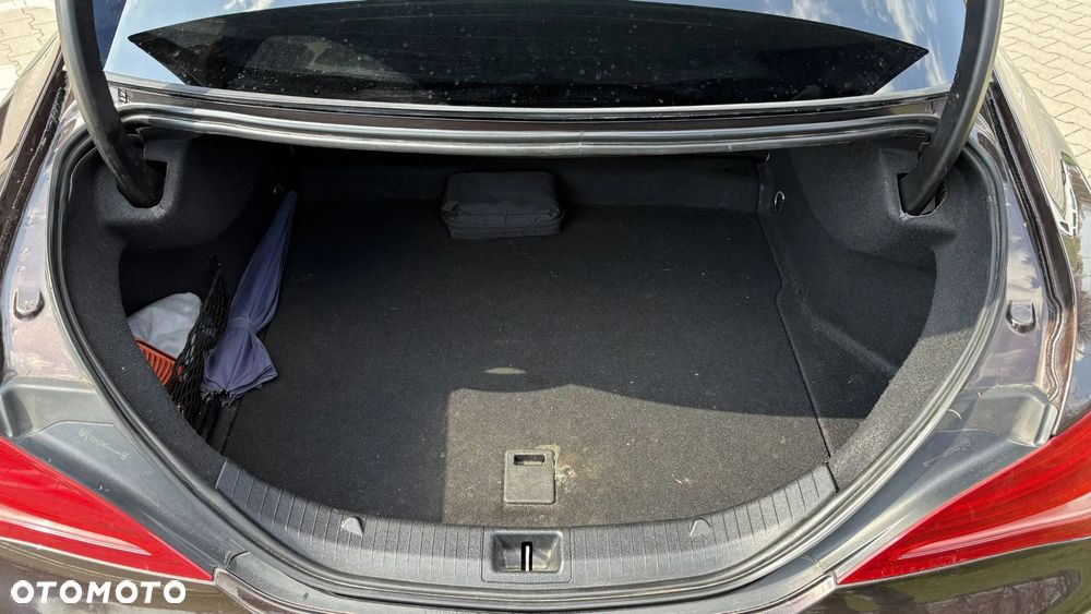 Mercedes-Benz CLA 250 7G-DCT Urban - 3