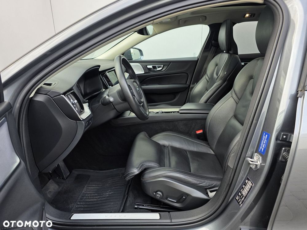 Volvo V60 Cross Country - 12