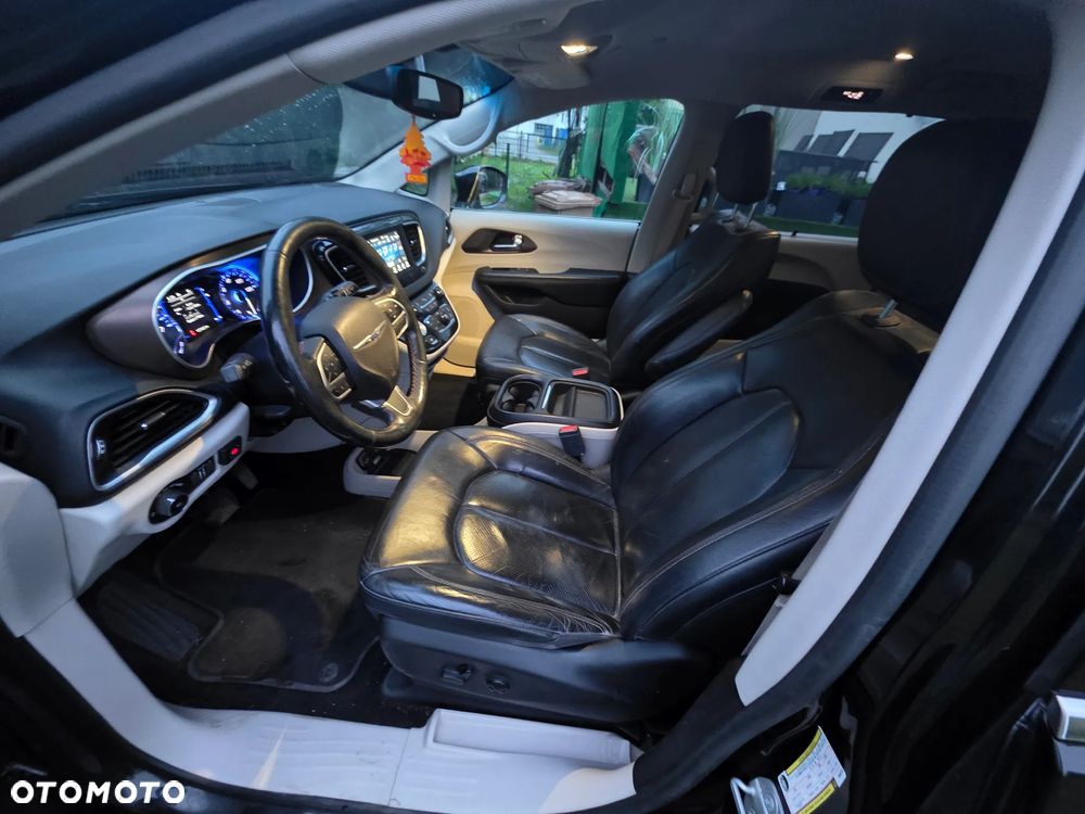Chrysler Pacifica - 7