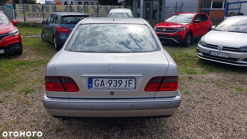 Mercedes-Benz Klasa E - 11