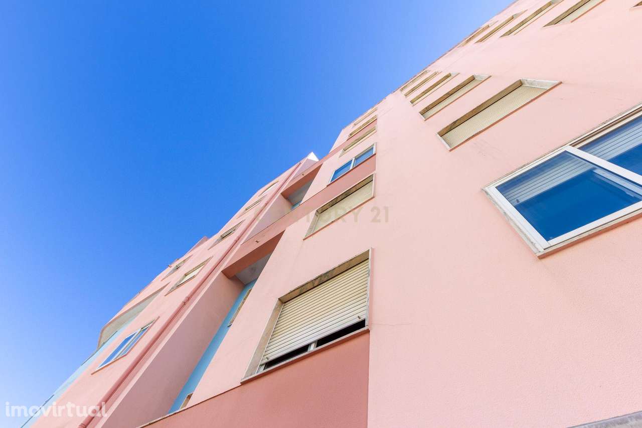 Apartamento T2 em Santa Marta do Pinhal com 86 m² e terraço - Grande imagem: 5/24