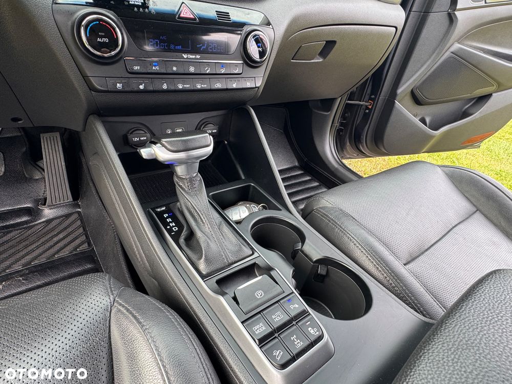 Hyundai Tucson 2.0 CRDI 4WD Automatik Premium - 30