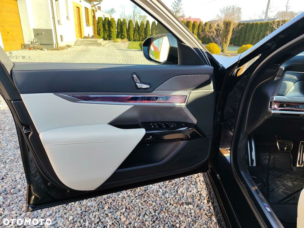 BMW Seria 7 - 12
