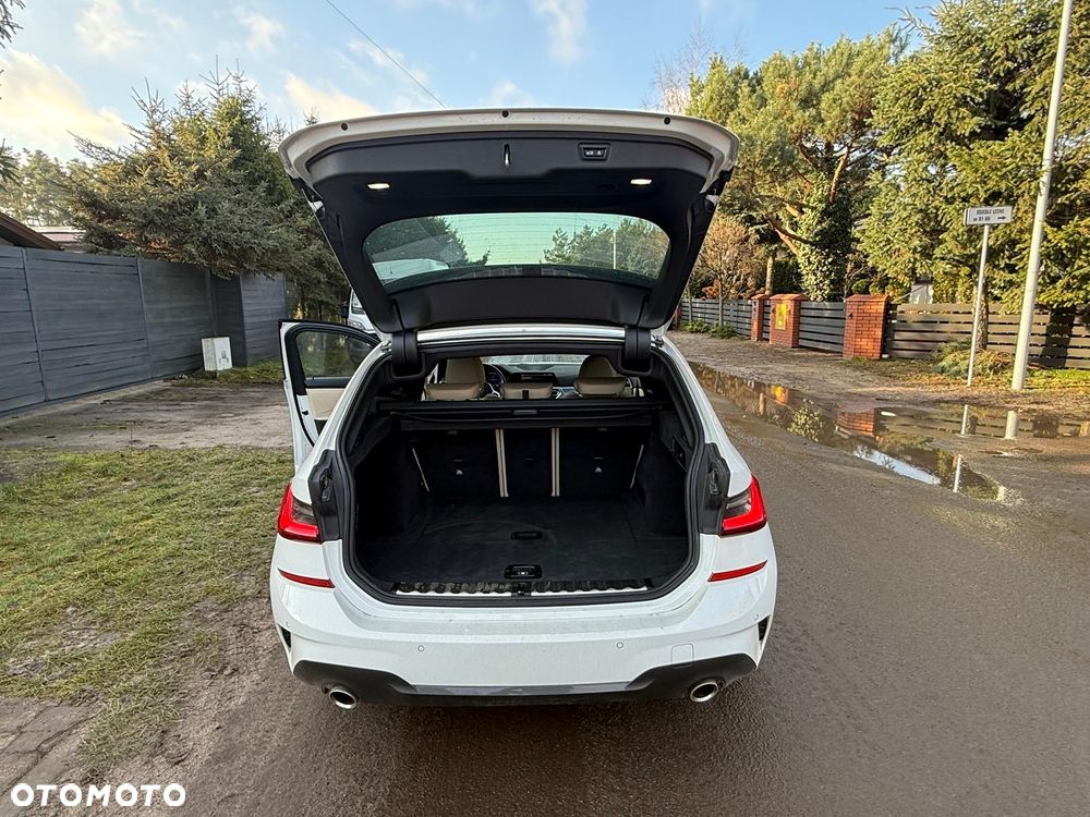 BMW Seria 3 318i M Sport - 9