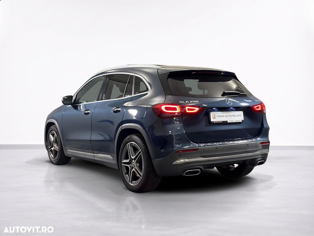 Mercedes-Benz GLA - 4