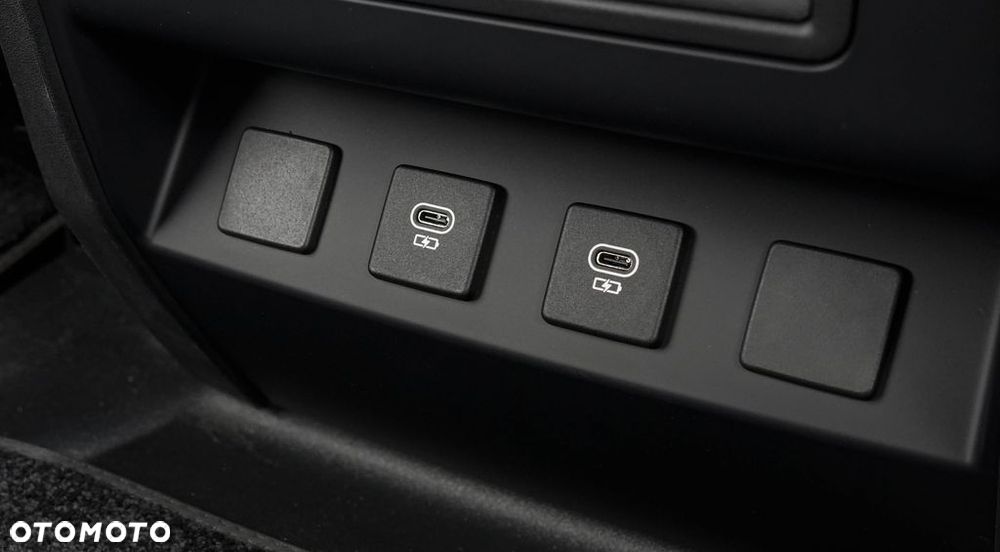 Land Rover Defender - 33