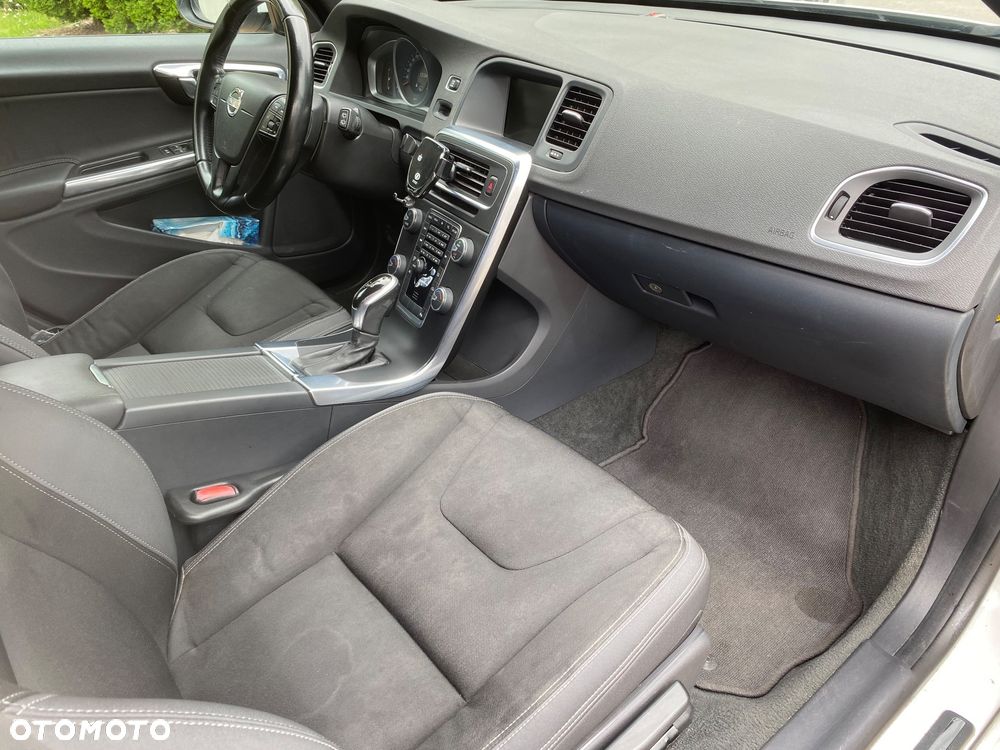 Volvo V60 D4 AWD Kinetic - 14