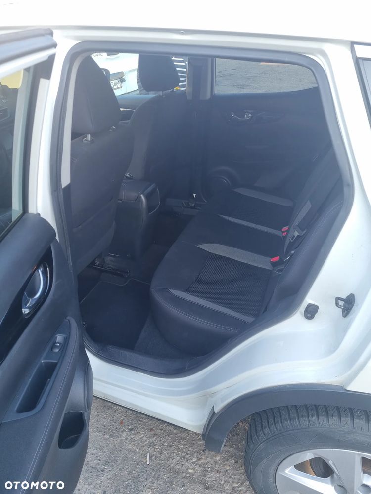 Nissan Qashqai 1.6 DCi N-Connecta - 10