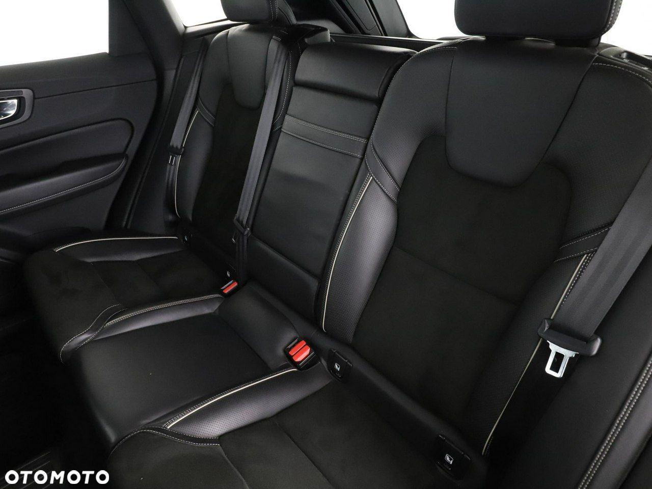 Volvo XC 60 D4 AWD Geartronic RDesign - 17