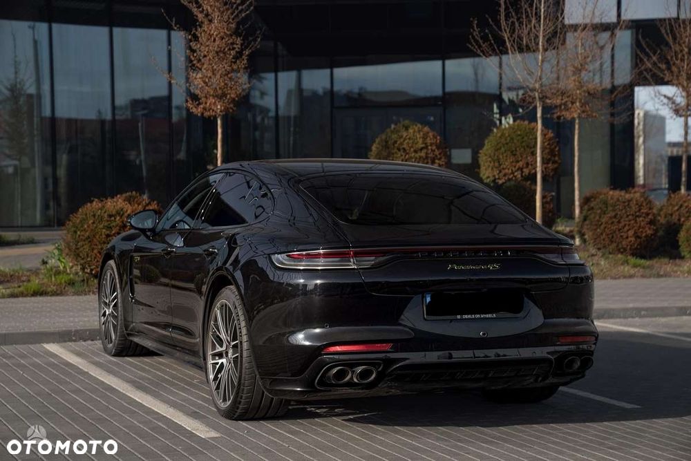 Porsche Panamera 4 E-Hybrid Platinum Edition - 2