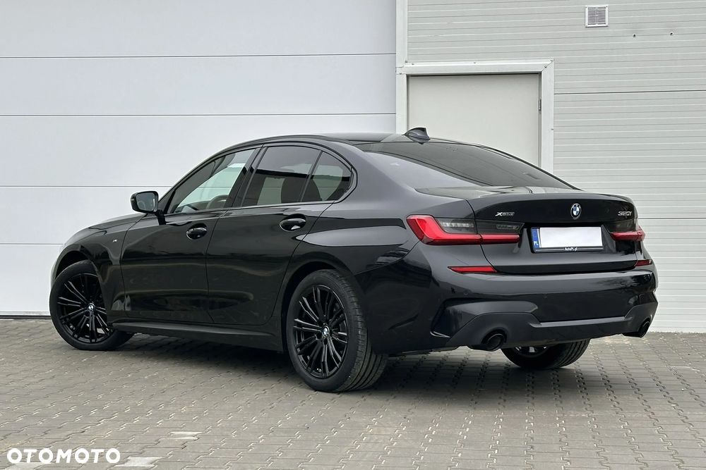 BMW Seria 3 320i xDrive M Sport - 12