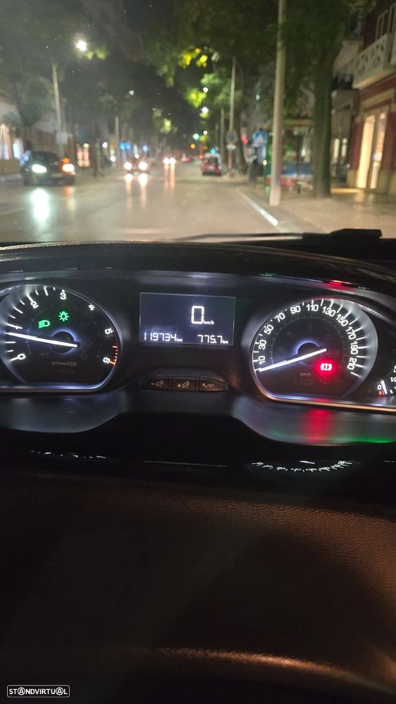 Peugeot 208 1.4 HDi Active - 4