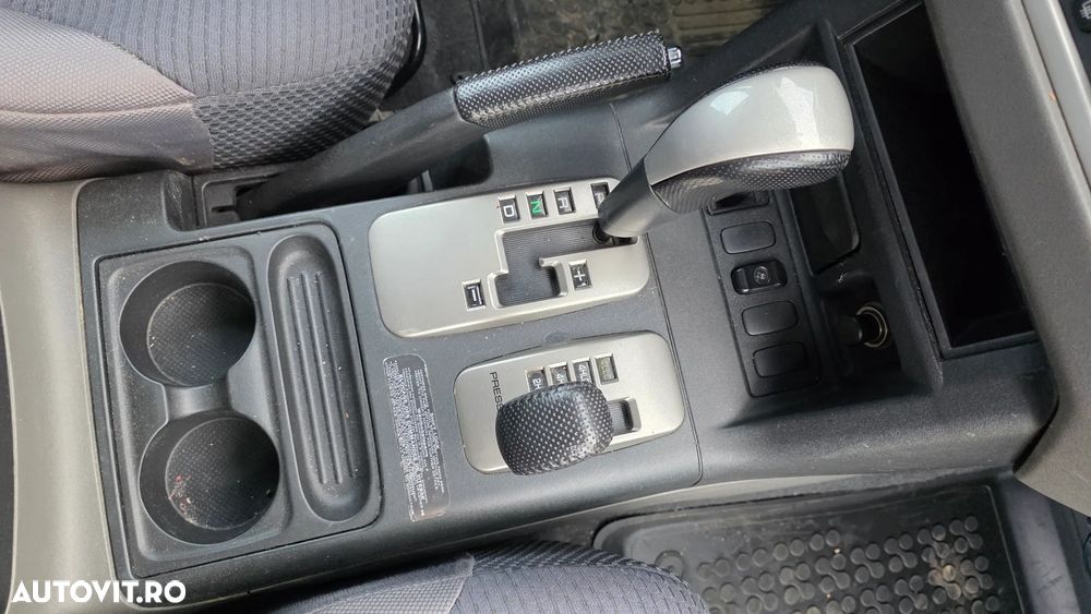 Mitsubishi Pajero 3.2 DI-D Automatik Dakar - 28