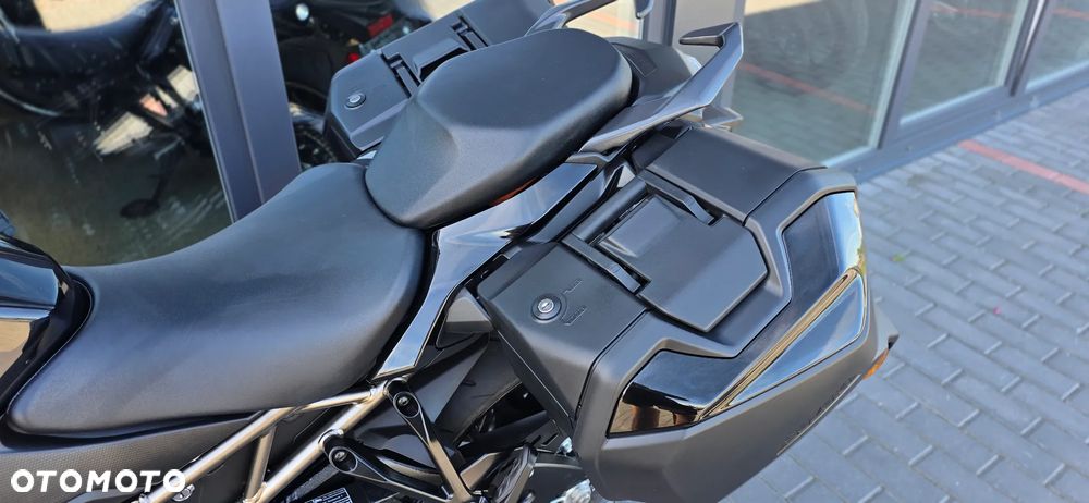 Suzuki GSX - 35