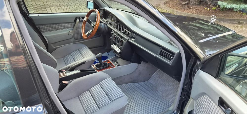Mercedes-Benz W201 (190) - 13