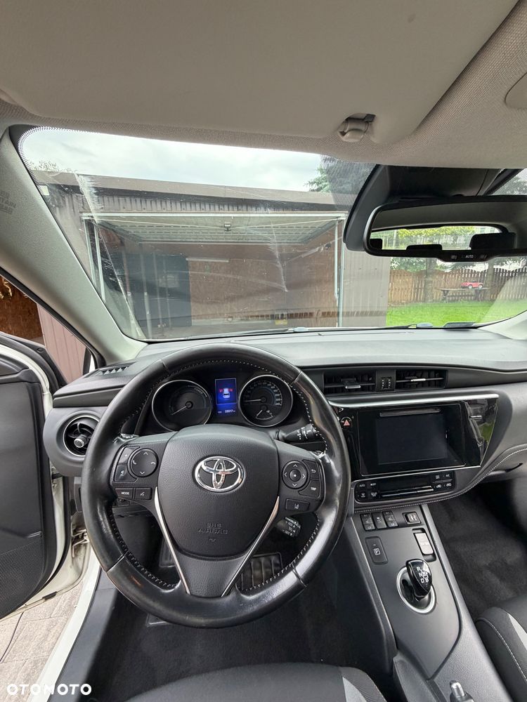 Toyota Auris Hybrid 135 Premium - 12