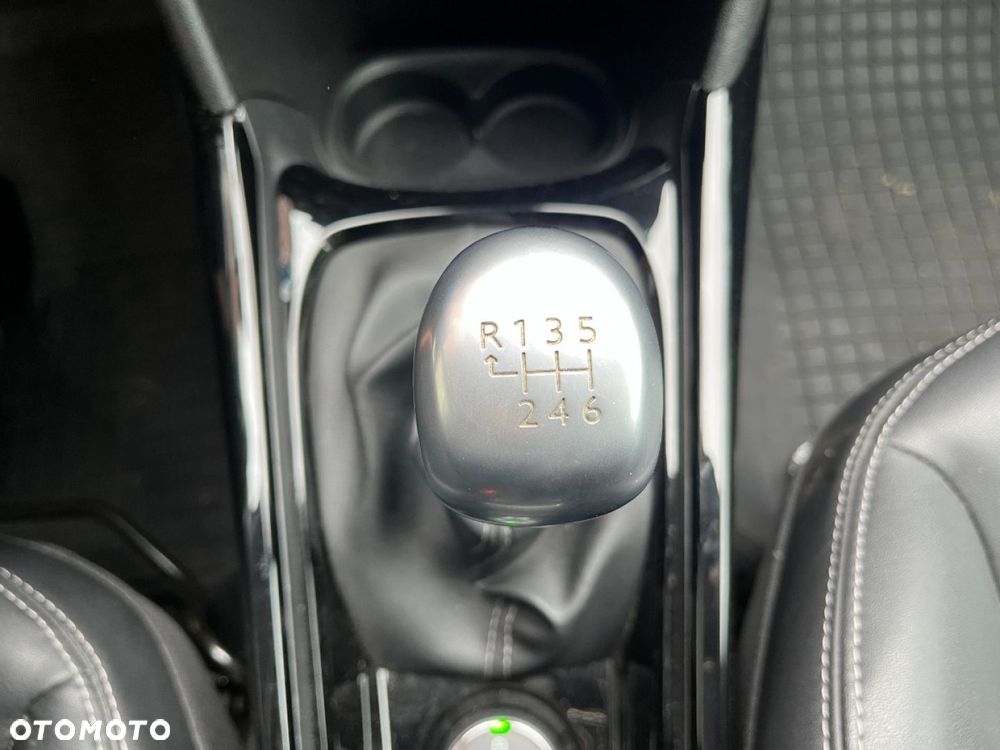 Peugeot 2008 1.2 Pure Tech Allure S&S - 19