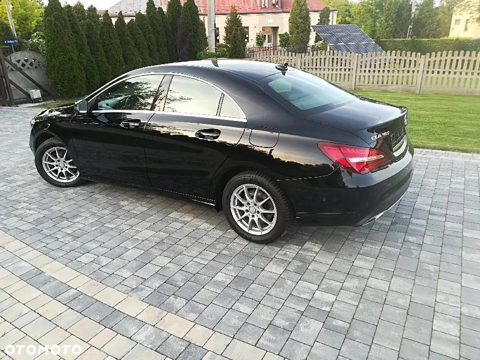 Mercedes-Benz CLA 180 AMG Line - 4