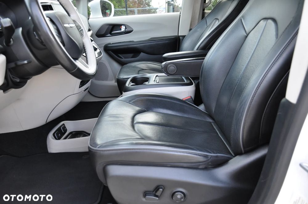 Chrysler Pacifica - 23