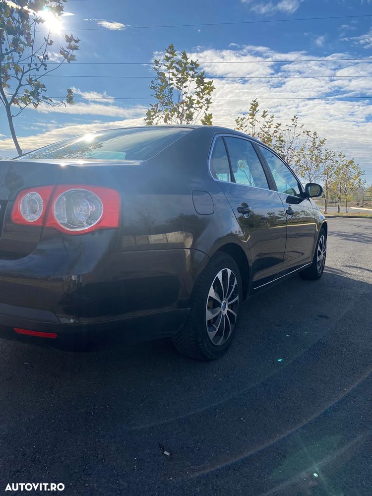 Volkswagen Jetta 2.0 TDI DPF Freestyle - 5