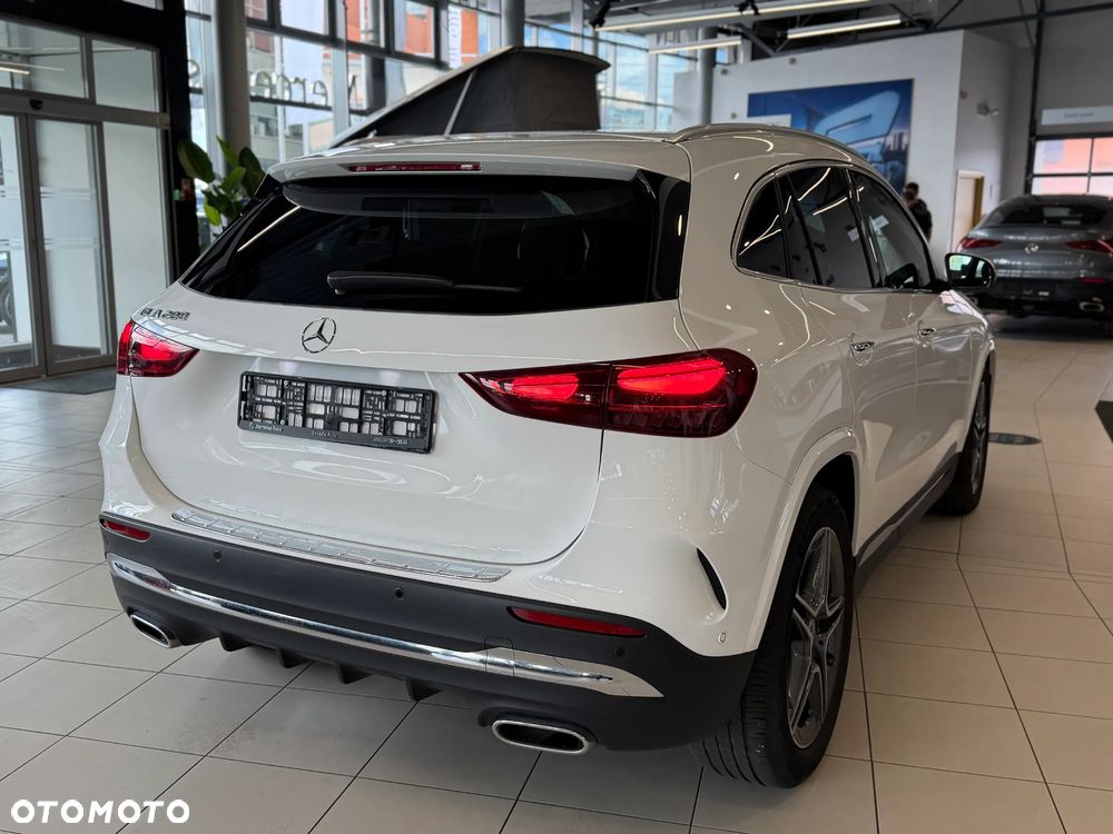 Mercedes-Benz GLA 200 AMG Line - 10