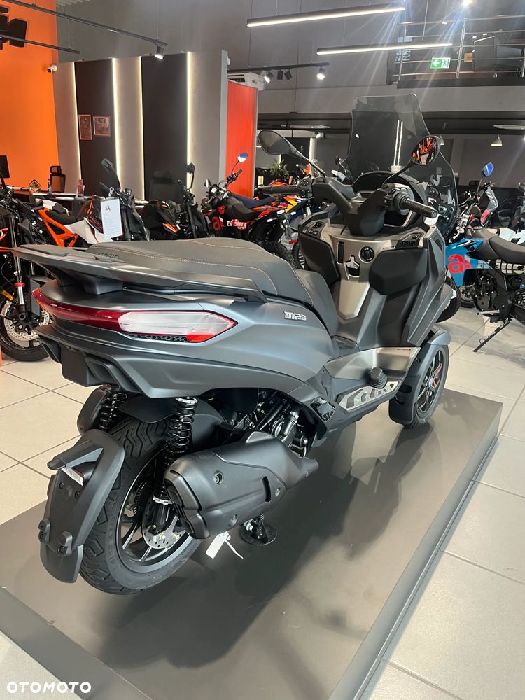 Piaggio MP-3 - 4