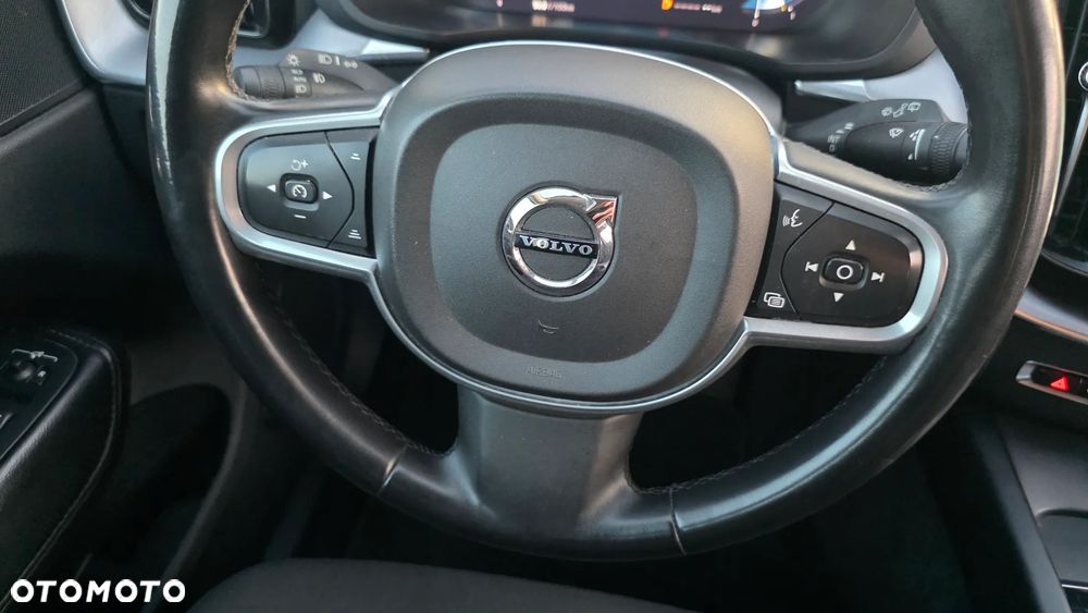 Volvo XC 60 B4 D AWD Momentum - 22