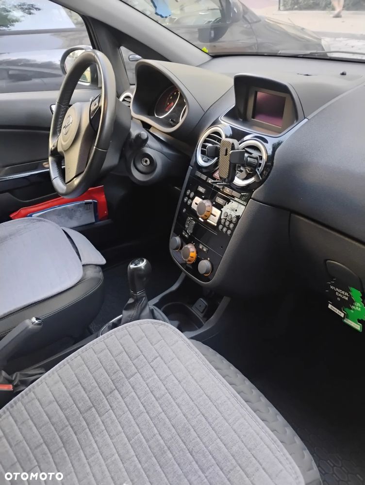 Opel Corsa 1.4 16V Cosmo - 12