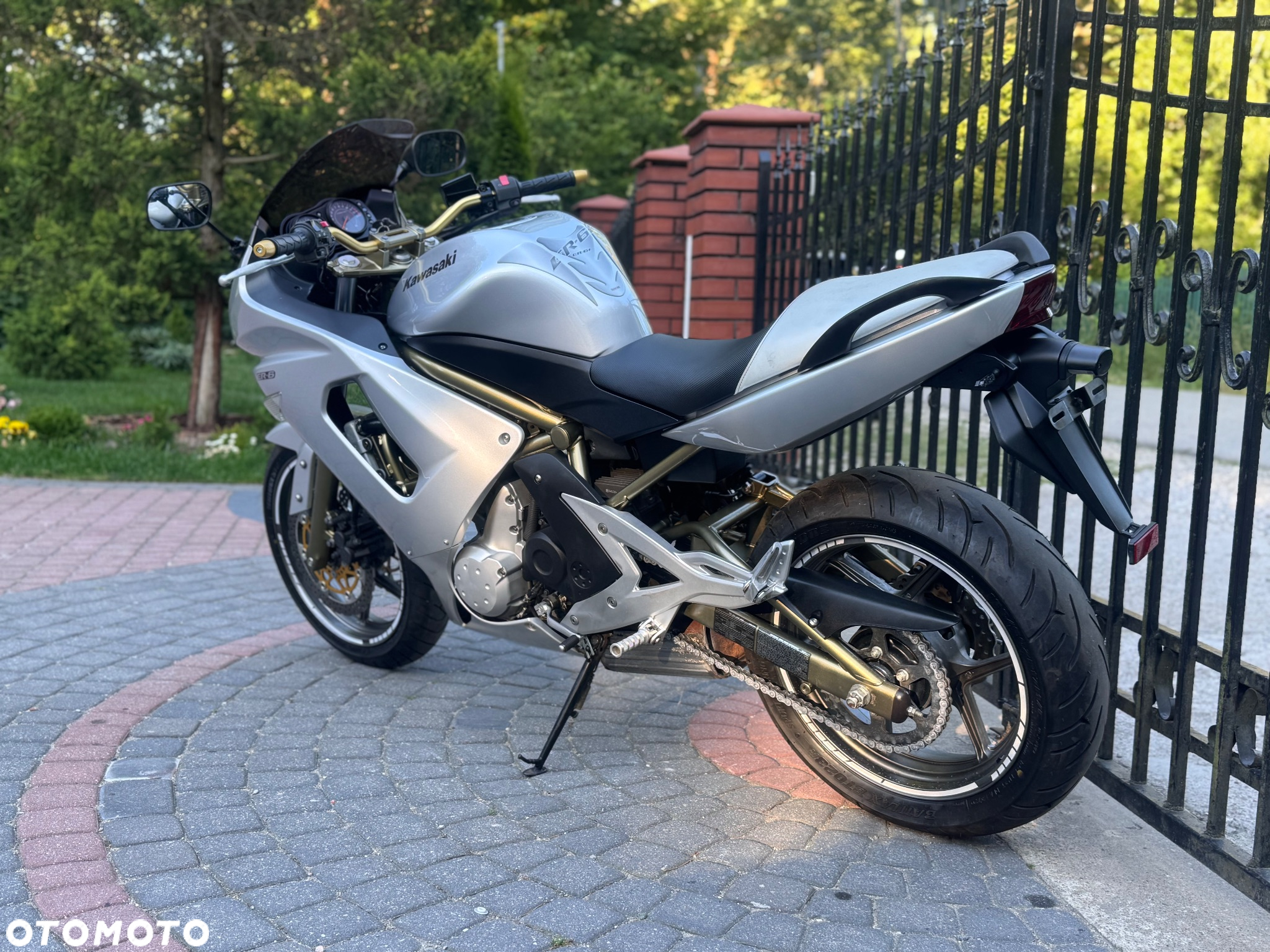 Kawasaki ER - 8