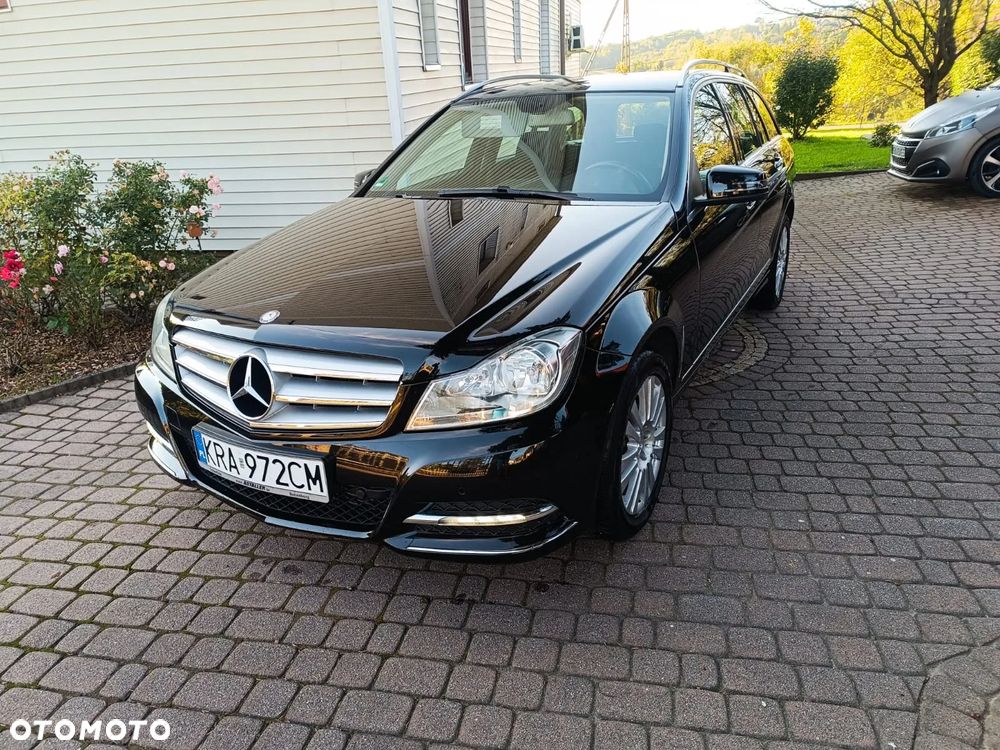 Mercedes-Benz Klasa C 180 CGI BlueEff Elegance - 2
