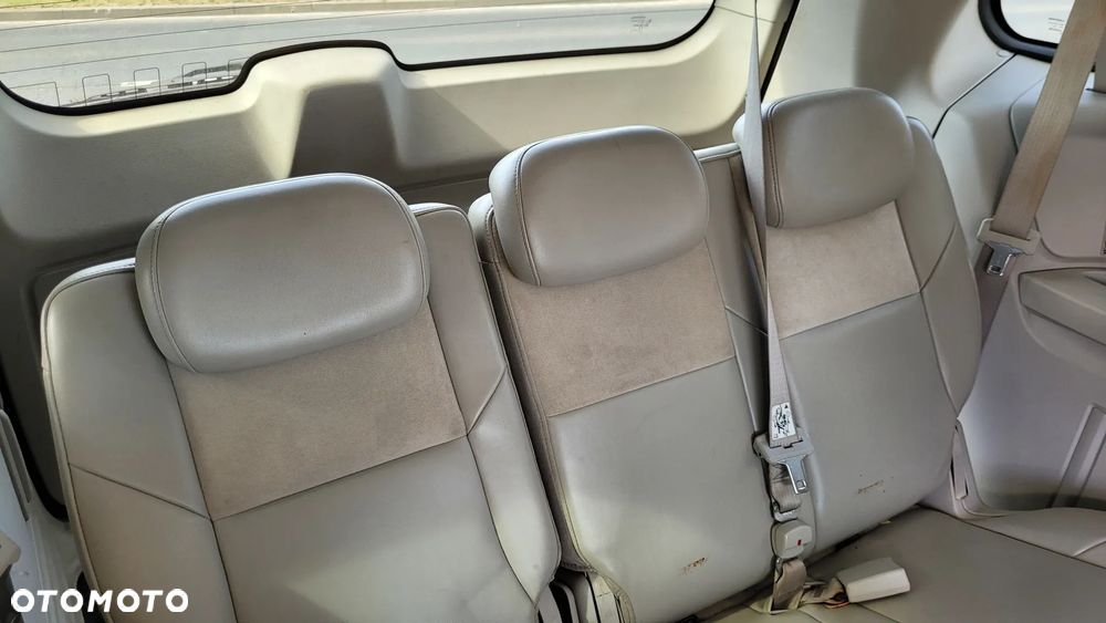 Chrysler Town & Country - 6