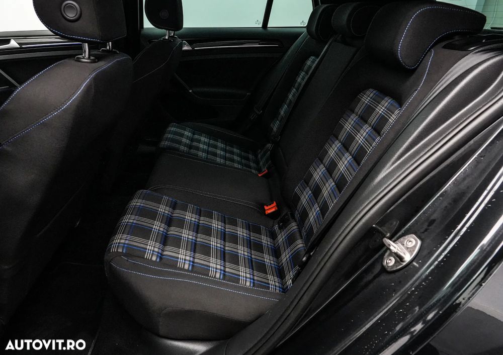 Volkswagen Golf - 15