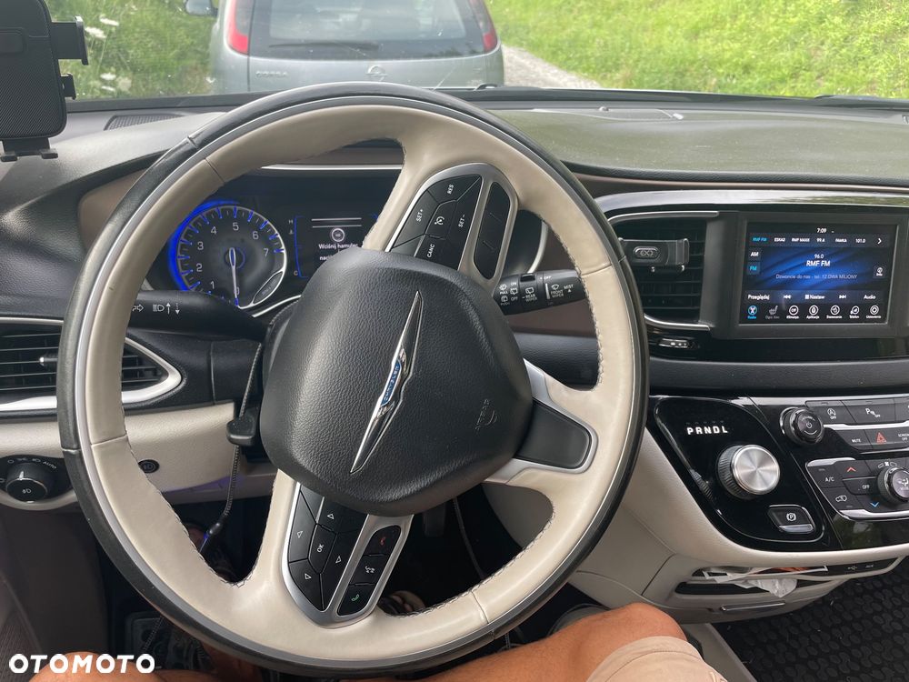 Chrysler Pacifica - 23